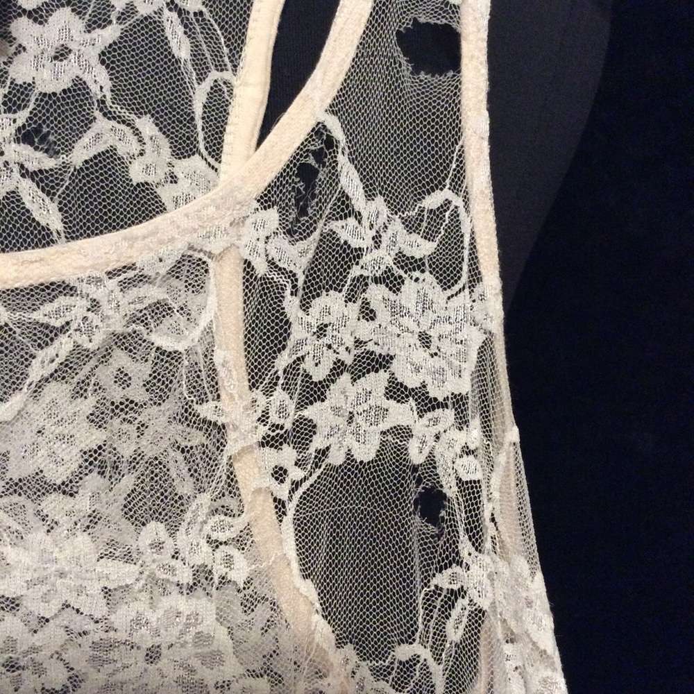 Lace & solid tank tops - Picture 3 of 11